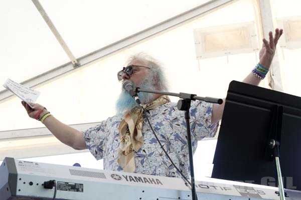 ARIEL PINK'S HAUNTED GRAFFITI AND R. STEVIE MOORE - 2012-05-26 - PARIS - Parc de la Villette - 